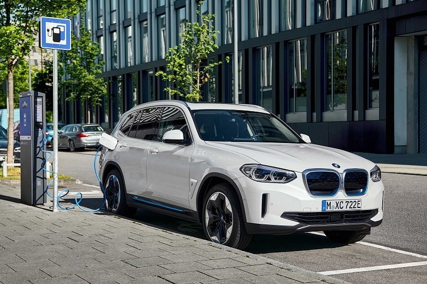 Yeni Tamamen Elektrikli BMW iX3 Yollara Çıkmaya Hazır.