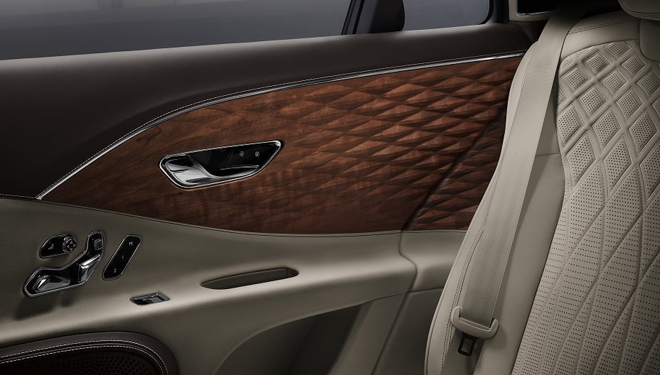 Dünyanın İlk Üç Boyutlu Ahşap Panelleri Yeni BENTLEY FLYING SPUR'da