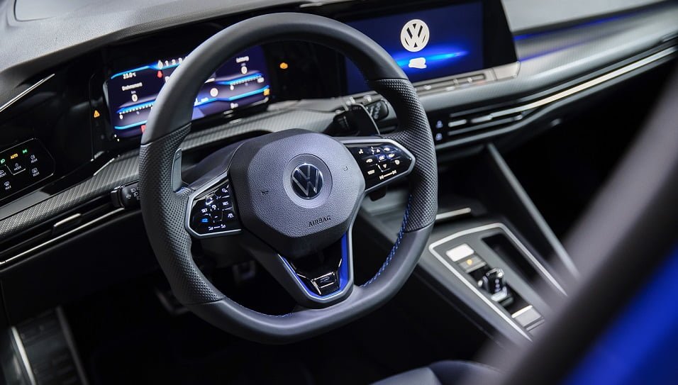 Volkswagen en güçlü Golf’ü; Golf R
