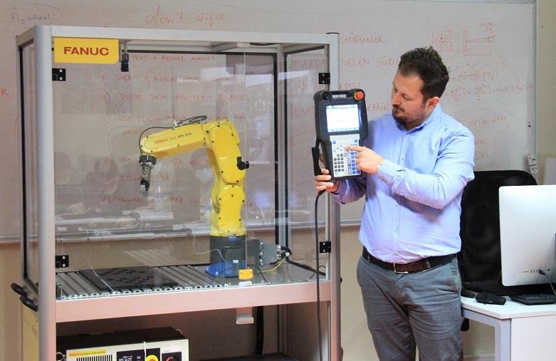 FANUC ve Bahçeşehir Üniversitesi iş birliği ile gençlerden robotlara dokunuş