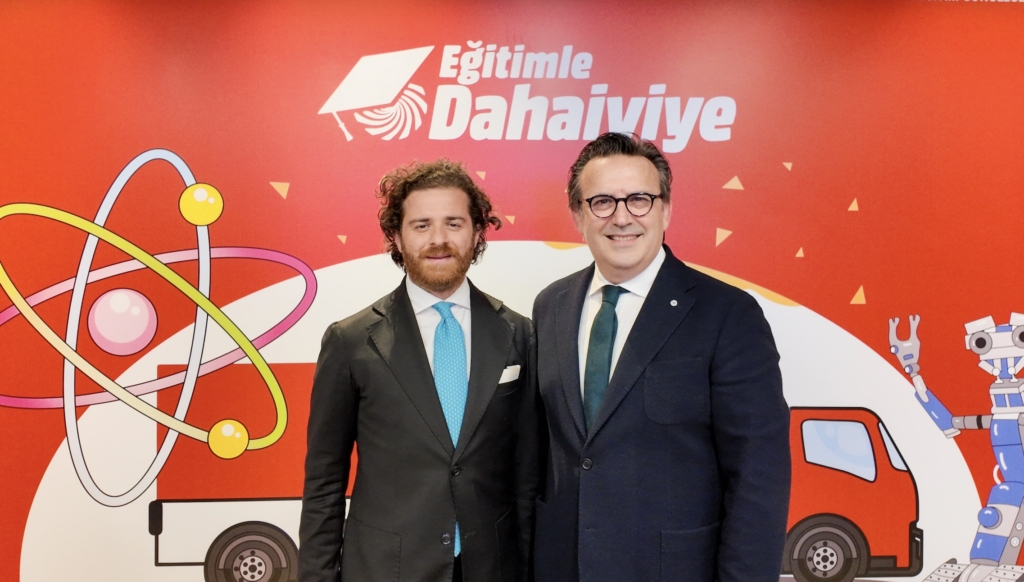 MediaMarkt Türkiye ile deprem bölgesinde gelecek "ateşböcekleriyle" aydınlacak MediaMarkt Türkiye ile deprem bölgesinde gelecek "ateşböcekleriyle" aydınlacak