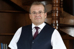 Saç Sağlığında Kadın İmzası: Trikologlar Burcu Çayözü ve Evrim Bayraktar thumbnail